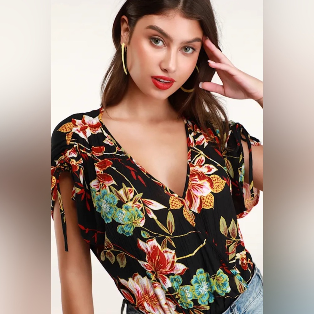Band of Gypsies Montserrat Black Floral Print Surplice Bodysuit M